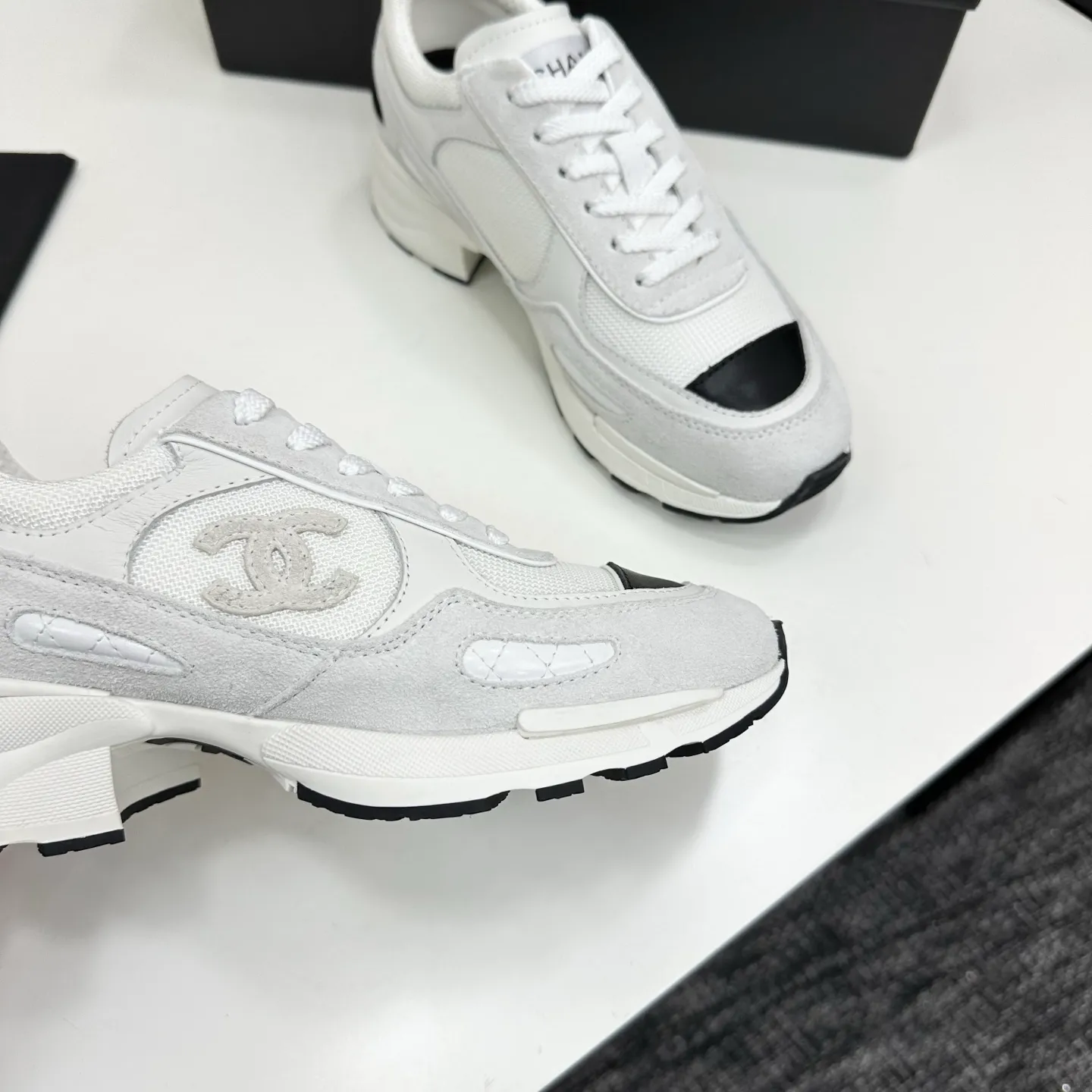 👟👟Ex-factory price 640👟👟Chanel Panda Shoes! 2025 counter's top casual sports shoes. This classic design; the upper is electro-embroidered with a variety of techniques; the outsole is fashionable and sporty; the unusual inclusion of a variety of color matching elements... The diversified mix and match is very good-looking and versatile, and can be used for leisure, fashion, sports, and outdoor... ꫛꫀꪝ Go➫ Materials: ❶Upper made of: original imported first-layer silk cowhide + original waterproof cloth + original first-layer cowhide ❷Inner lining: Original Yangli+wang ❸ Outsole based on: Original TPU combination outsole Counter boutique packaging complete set for women 35–41